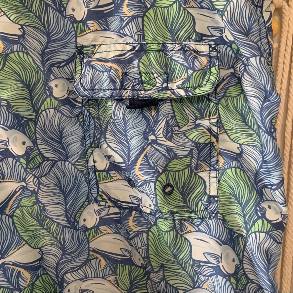 VINEYARD VINES Men's 7" Fish Print Chappy Swim Trunks Blue Green Size Small - Picture 7 of 12